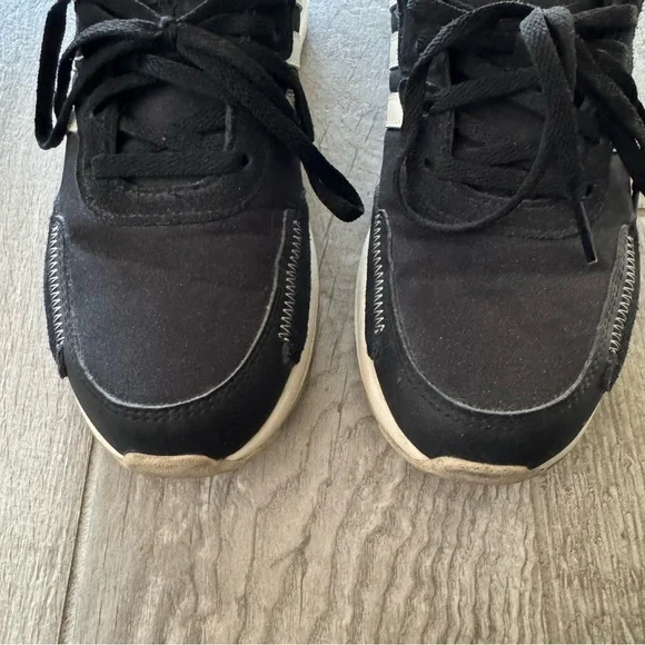 Adidas Retrorun Sneakers in Black and White - Picture 3 of 10